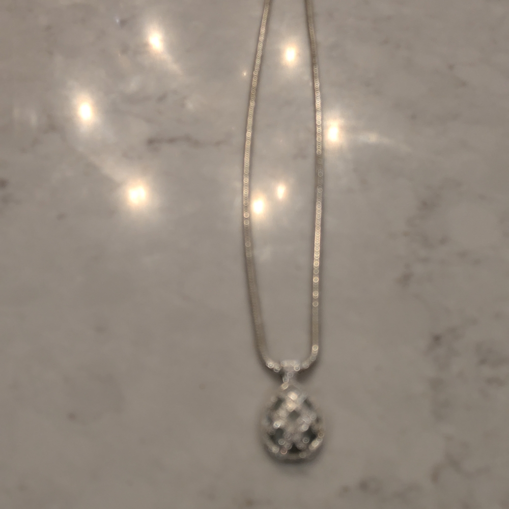 Stunning Silver Tone Pendant Necklace